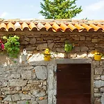 House Mirjana With Pool By Guide *