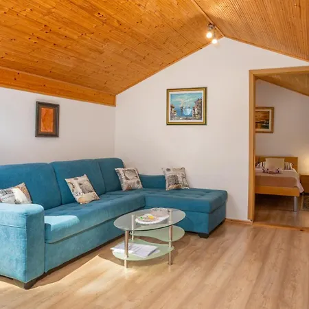 House Mirjana With Pool By Guide