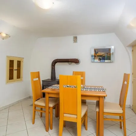House Mirjana With Pool By Guide Brseč