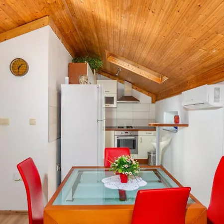 House Mirjana With Pool By Guide Villa