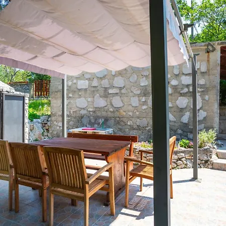 House Mirjana With Pool By Guide Brseč