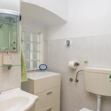 House Mirjana With Pool By Guide Villa